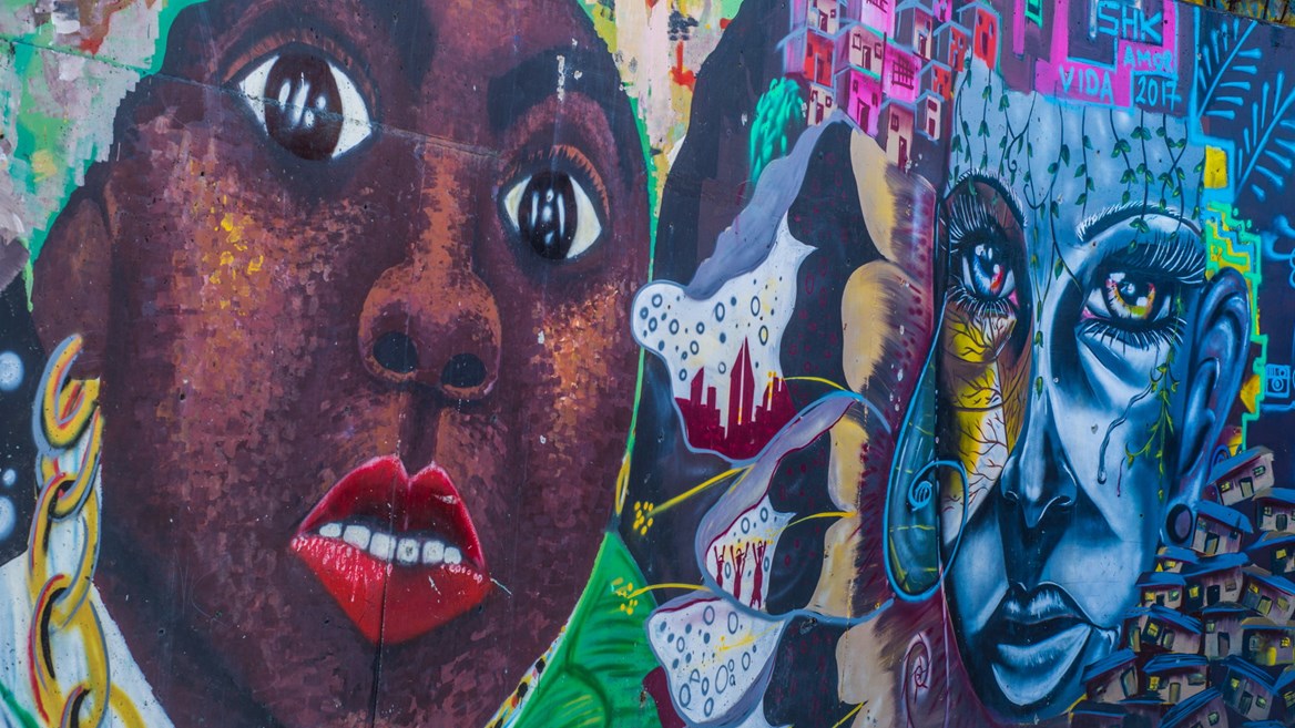Los grafittis que llenan de color las calles de Medellín