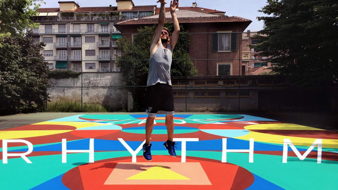 Cancha de basket de Turín convertida en una ilusión óptica