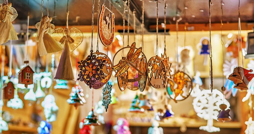 En el Mercado de Artesanía de la Comunidad de Madrid en Plaza España