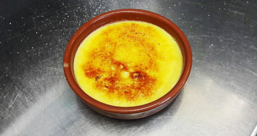 La crema catalana, un postre típico que degustar en Barcelona