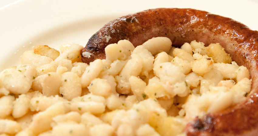 Botifarra amb moneguetes, essential in the Catalan gastronomy