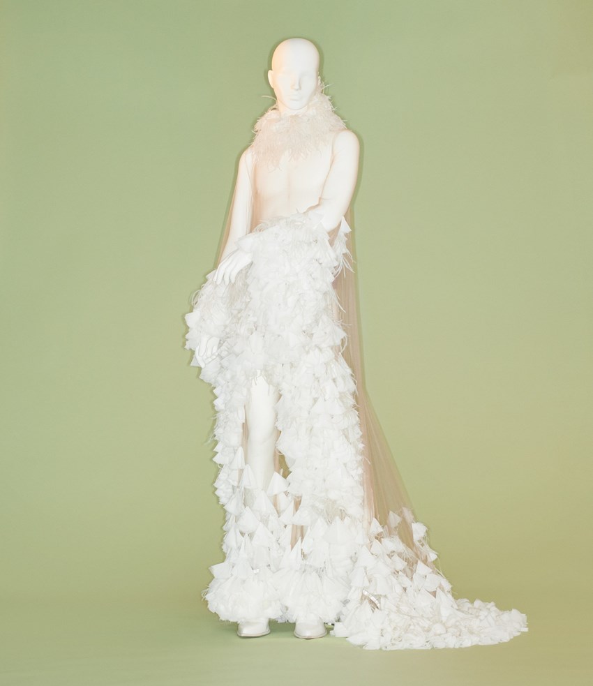 Palomo Spain es el nombre español que se hará hueco en el MET con este vestido de novia que forma parte de la colección Hotel Palomo del diseñador cordobés