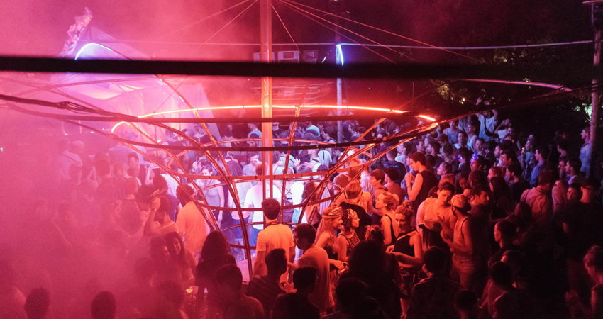 El festival Monticule en una antigua granja de Toulouse