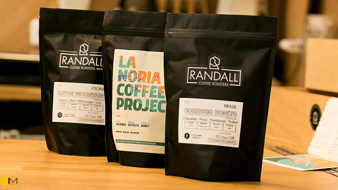 Randall Coffee, en Chamberí, nació con el café de especialidad y el microtostado en 2014