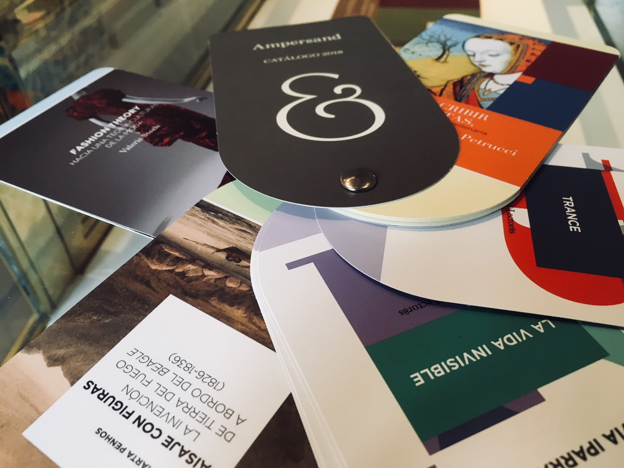 La editorial Ampersand, Buenos Aires, publica sus propias colecciones