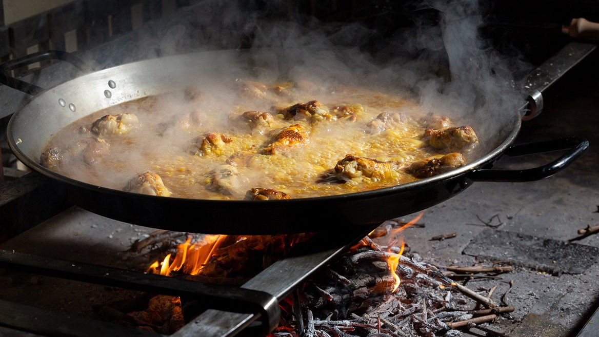 Quique Dacosta is the chef who has revolutionized Valencian cuisine and has just brought his paellas to London with the inauguration of Arros QD