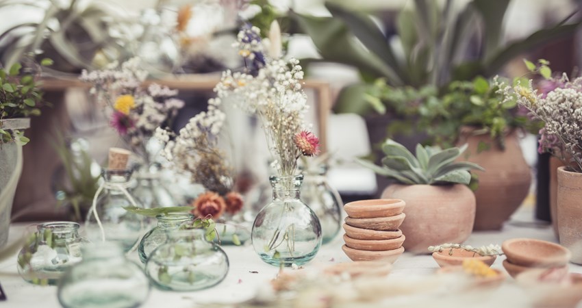 On May 16 and 17, 2020, the 3rd edition of Flors al Mercat is celebrated in Barcelona, an event that claims the existence of a flower market in the city.