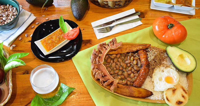 The paisa tray is the best selling traditional Cuban dish in the Patacón Pisao restaurant in Madrid.