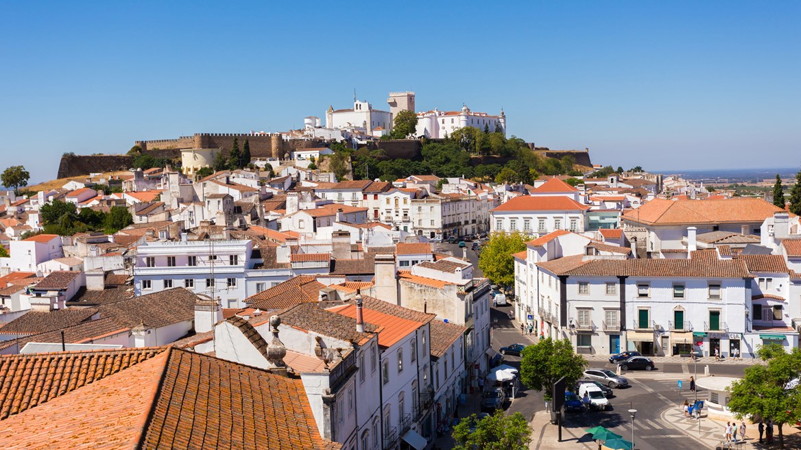 Estremoz es la capital del mármol en Portugal y uno de sus pueblos medievales más bonitos.