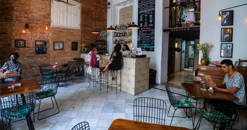 El taller y tienda Color Café forma parte del nuevo circuito de diseñadores emergentes de La Habana Vieja.