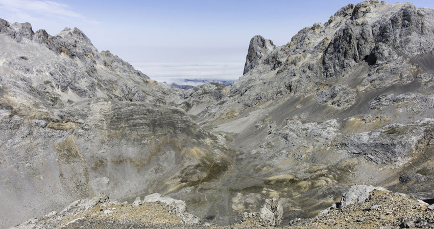 The Horacos Rojos route is one of the best hiking adventures for exploring the Cantabrian side of the Picos de Europa on foot.