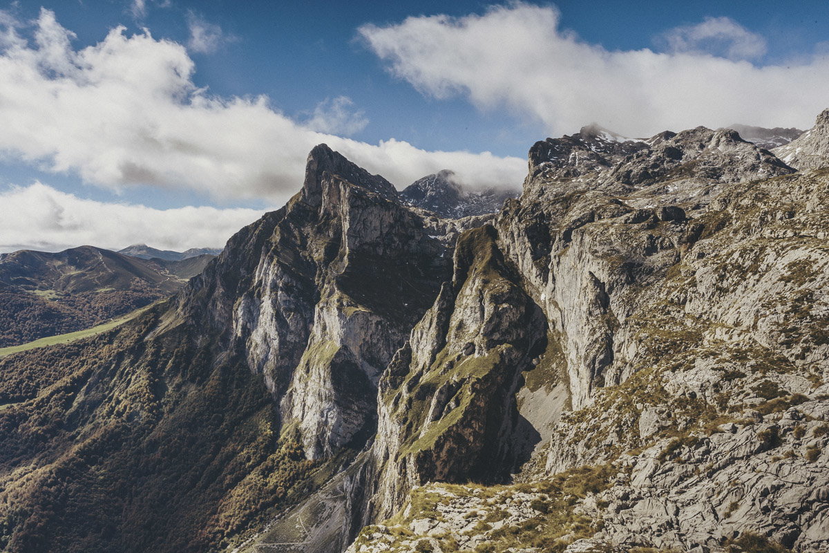 The road to Puertos de Áliva from Fuente Dé is one of the best routes for hiking with the kids in the Picos de Europa.