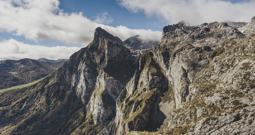 The road to Puertos de Áliva from Fuente Dé is one of the best routes for hiking with the kids in the Picos de Europa.