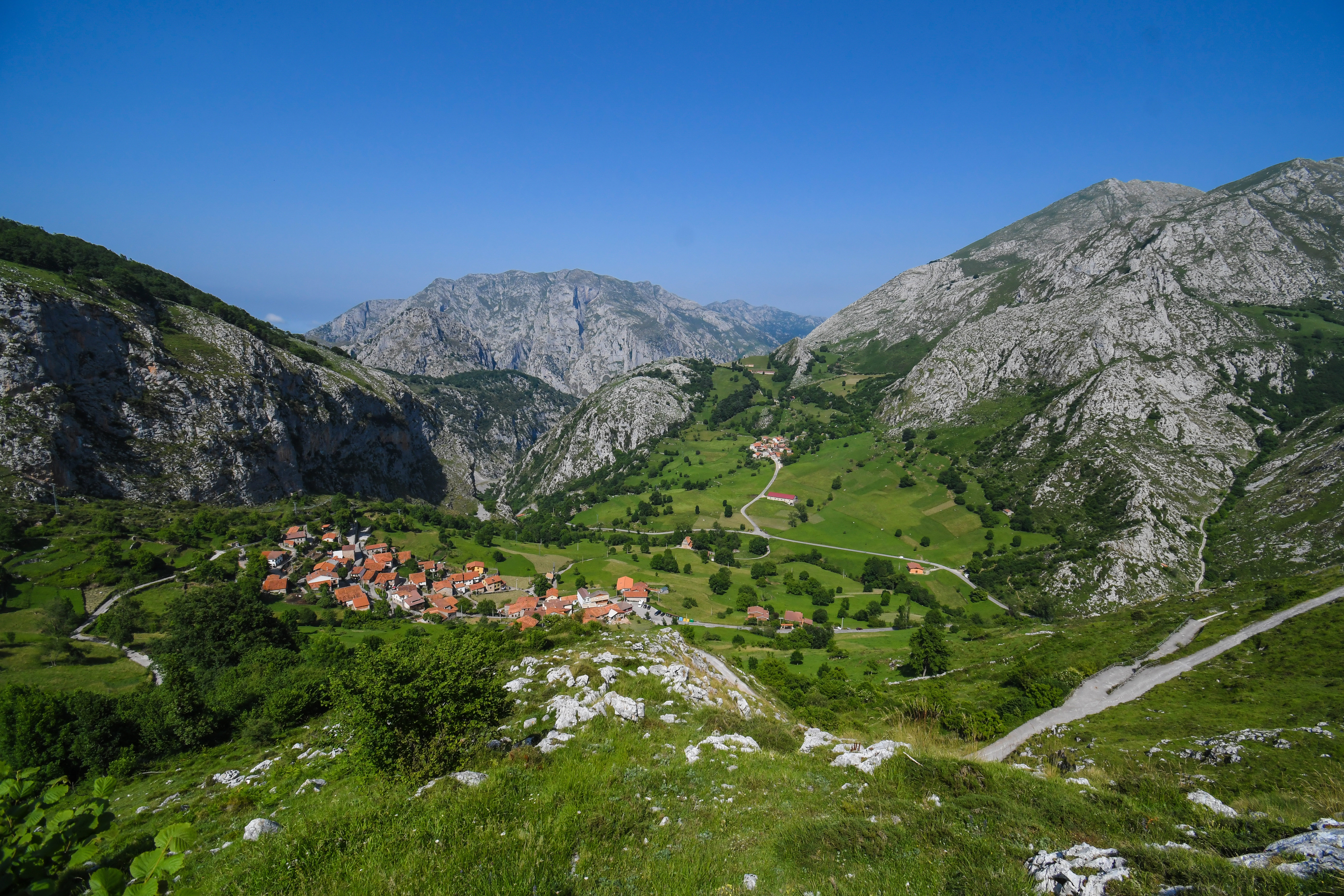 The town of Bejes, in the heart of the Picos de Europa, is visited by many hikers trekking through the natural park because it is the starting point for the route to the Ándara massif.