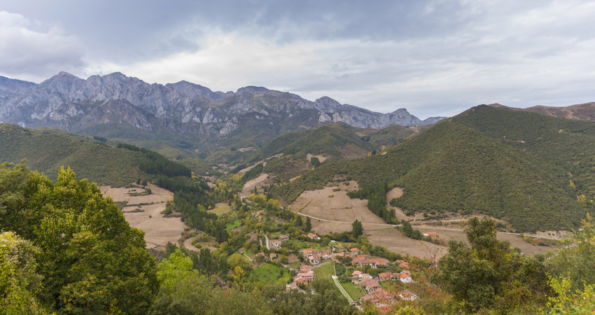 The Hayedo de las Ilces – perfect for a family trek through the Picos de Europa – passes through the Camaleño Valley.