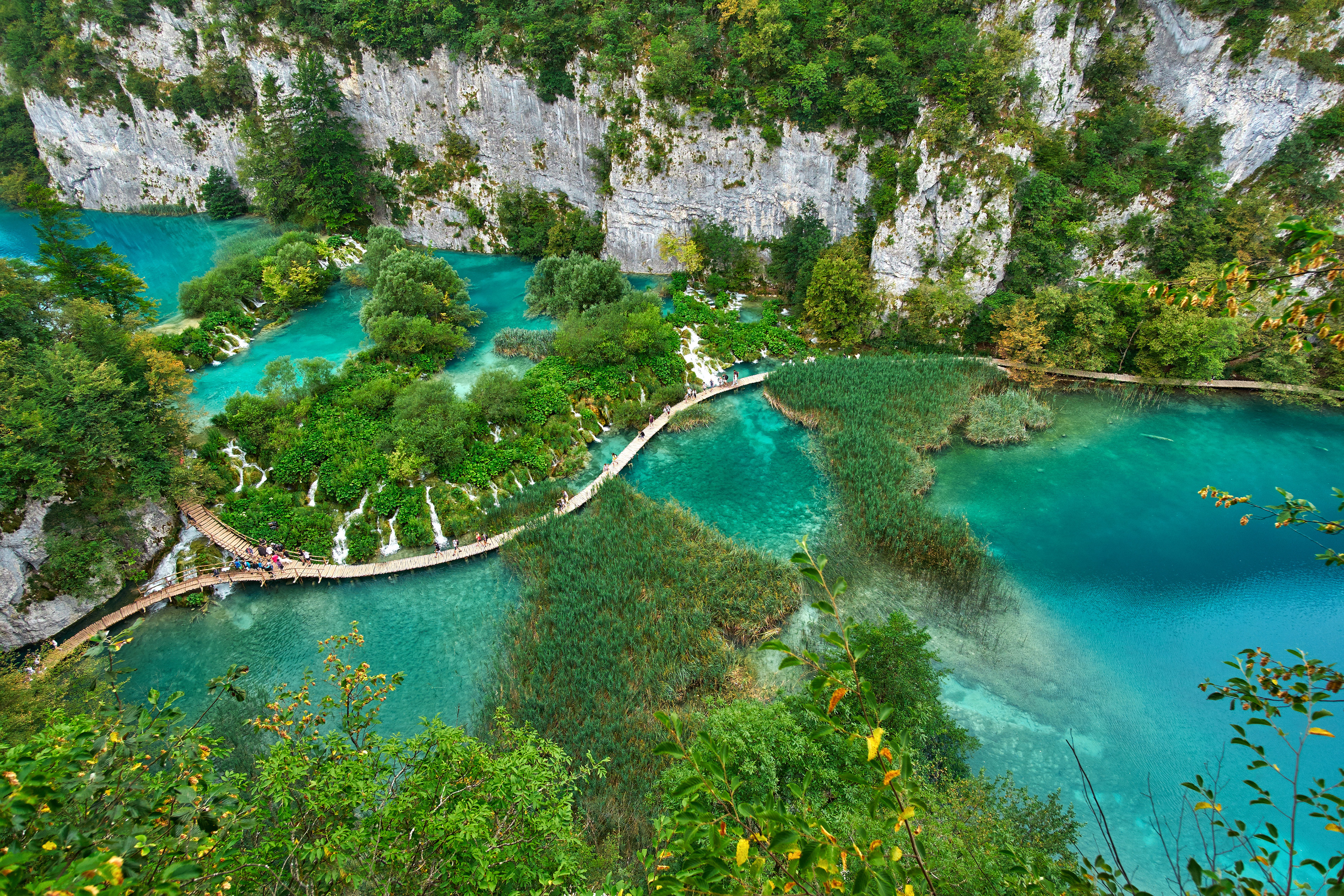 El Parque Nacional de los Lagos de Plitvice es el más grande, famoso y antiguo de Croacia.