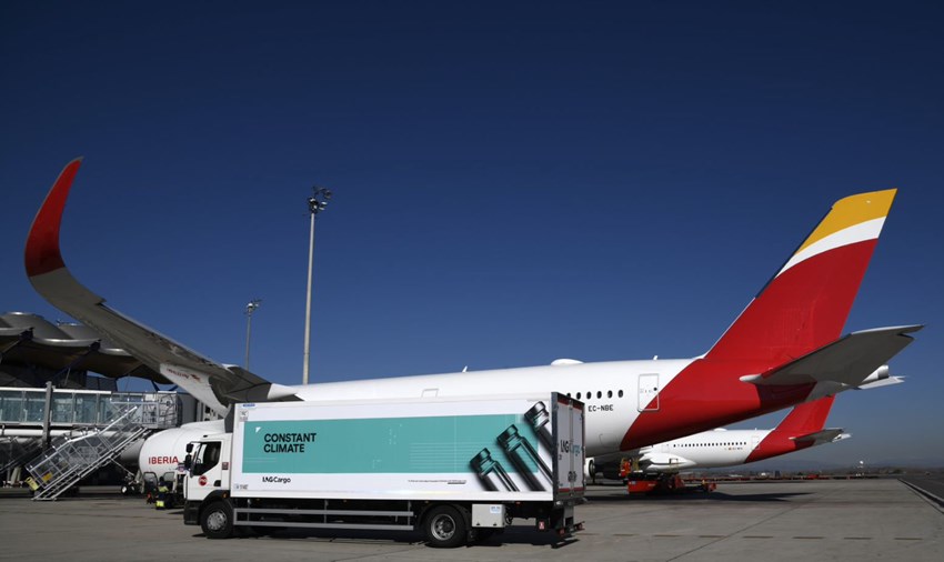 Hablamos con el director general de IAG Cargo para España sobre el transporte de las vacunas contra la covid-19.