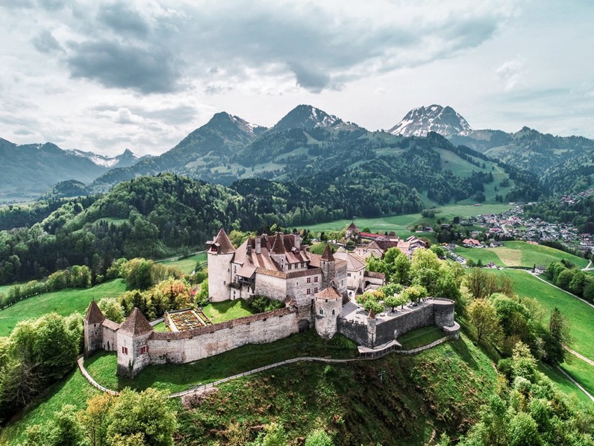 Gruyères is the home of a mediaeval cheese famous for its holes: the first references to it date back to the 12th century, and you can see it being produced at the Moléson-sur-Gruyères factory.