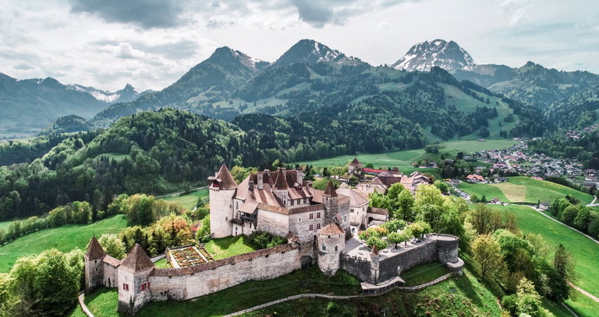 Gruyères es una de las villas medievales europeas más bellas y mejor conservadas.