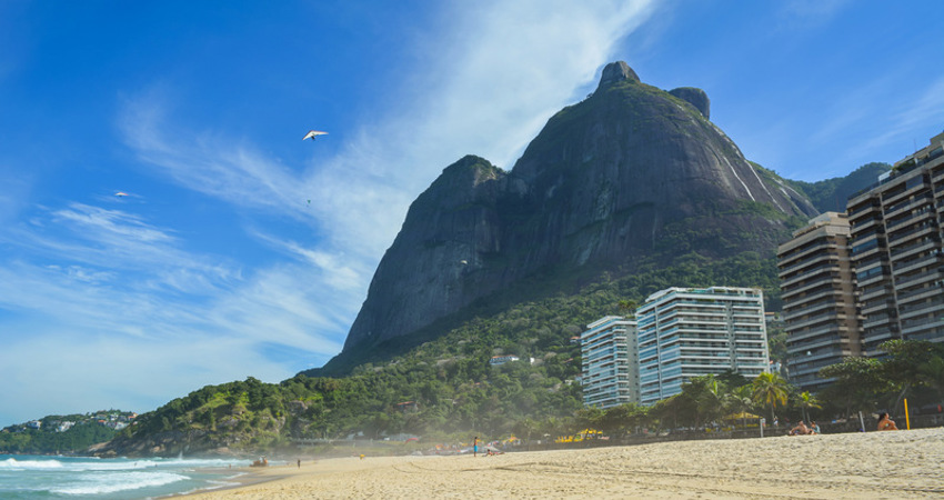 Saltar en ala delta desde Pedra Bonita ofrece, además de un subidón de adrenalina, las mejores vistas sobre el Cristo Redentor, la Bahía de Guanabar o las playas de Ipanema y Copacabana.