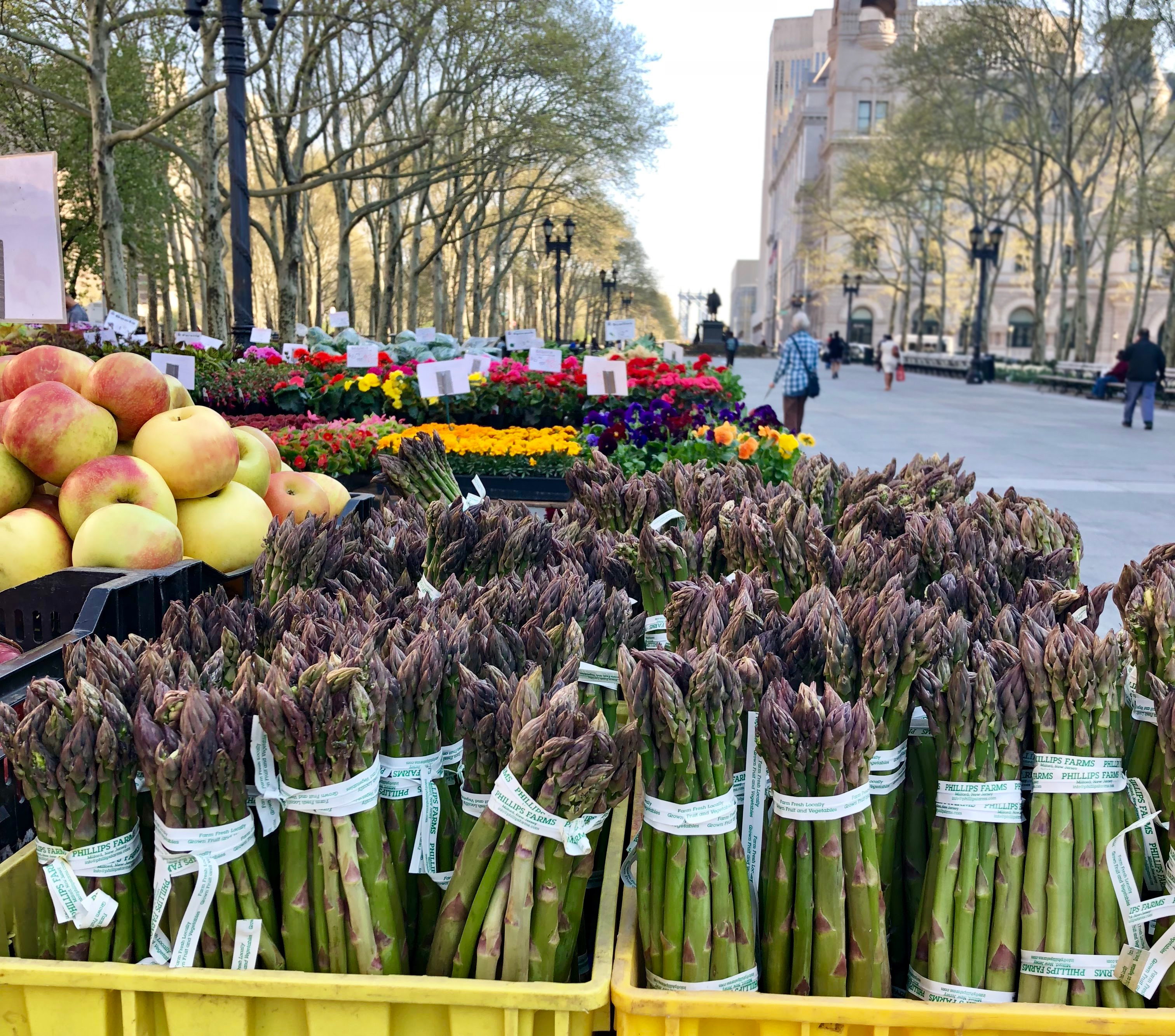El Brooklyn Borough Hall Greenmarket, que ofrece productos ecológicos y delicias artesanales de granjas familiares locales, es uno de los mejores de Nueva York.