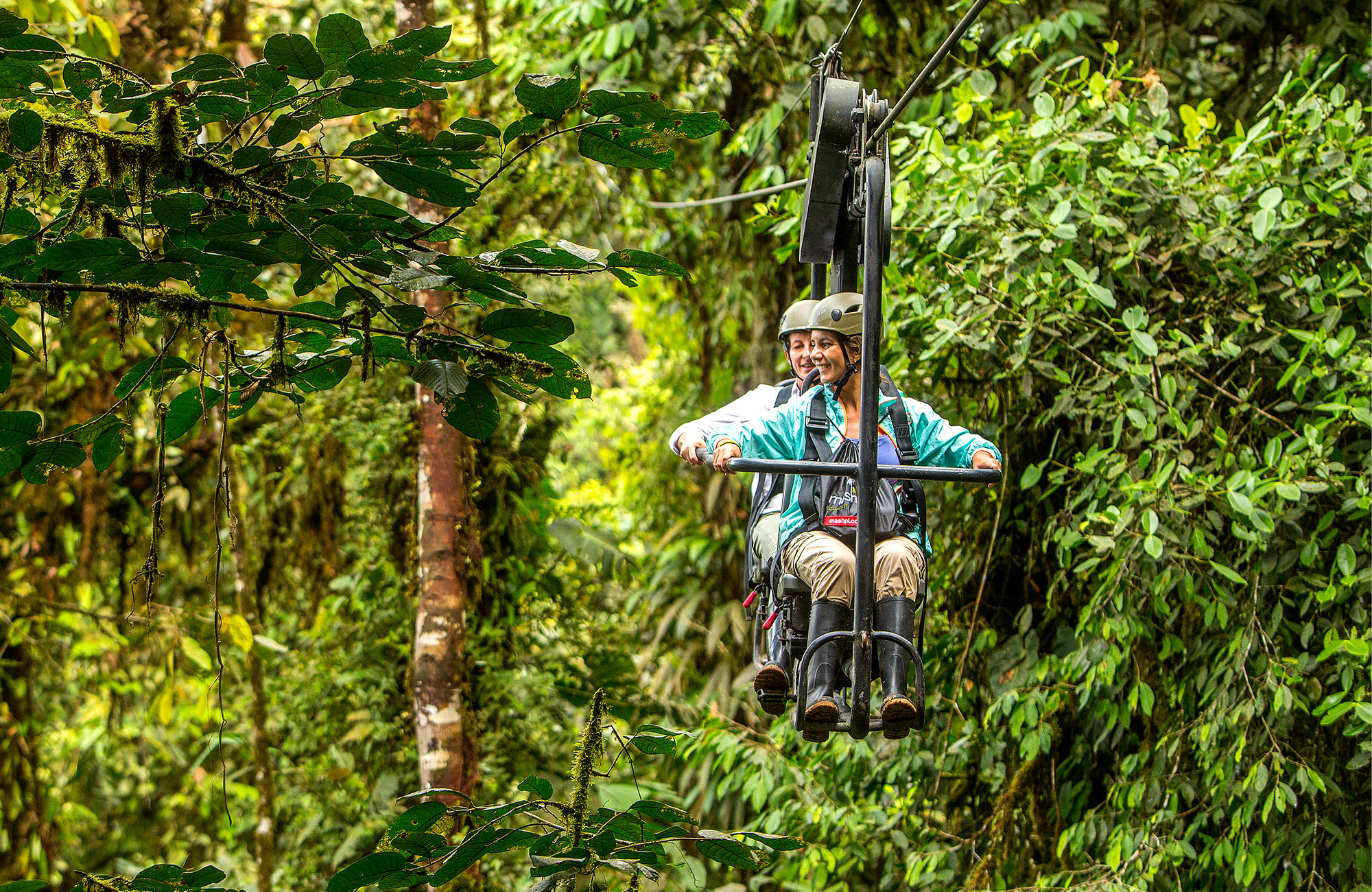 If you’re passionate about adventure tourism and you’re travelling to Ecuador, you have to enjoy one of the experiences offered by Mashpi Lodge in the Mashpi Rainforest Reserve.