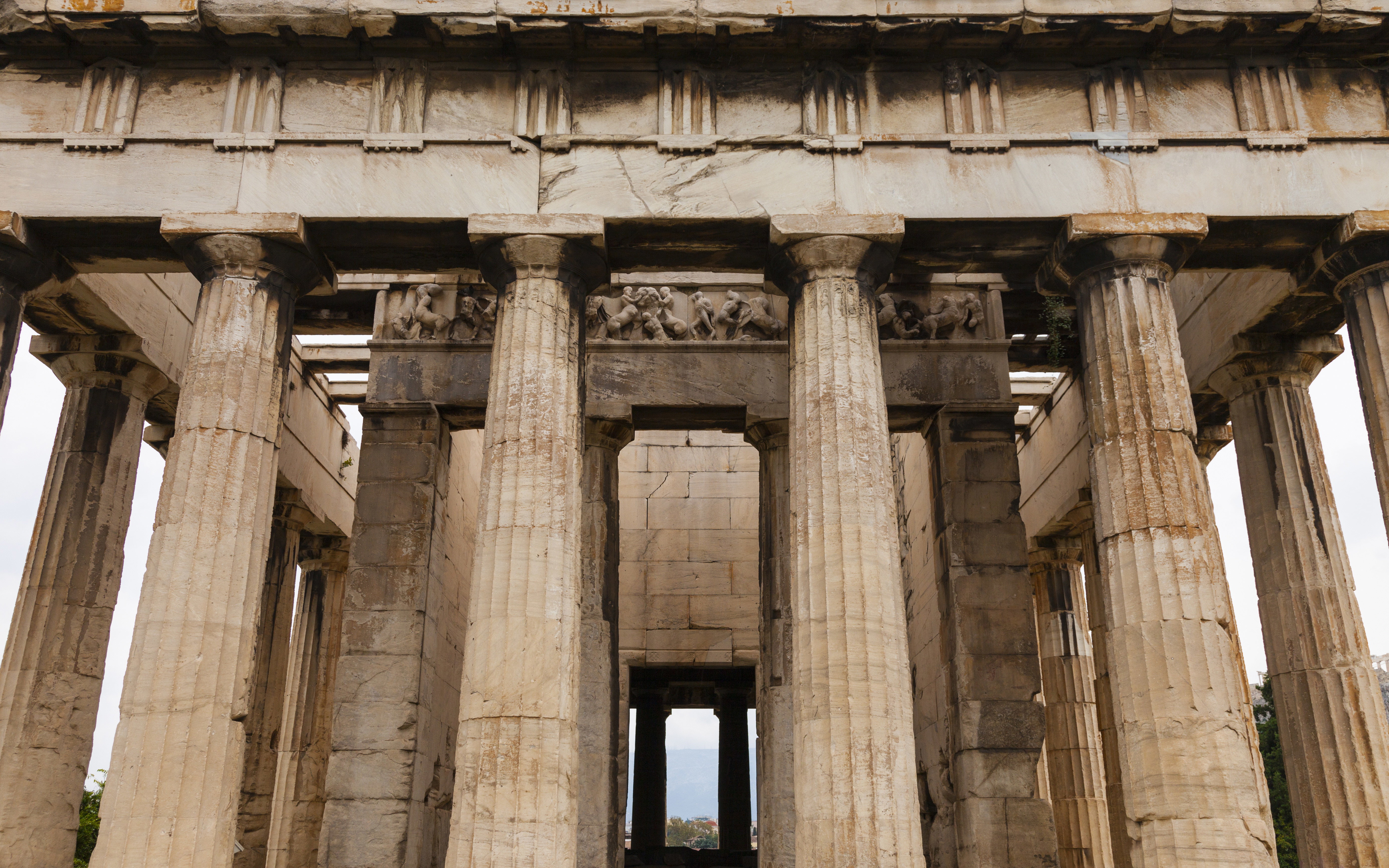 ALT  El templo de Hefesto, en Atenas, es el templo dórico mejor conservado de toda Grecia.