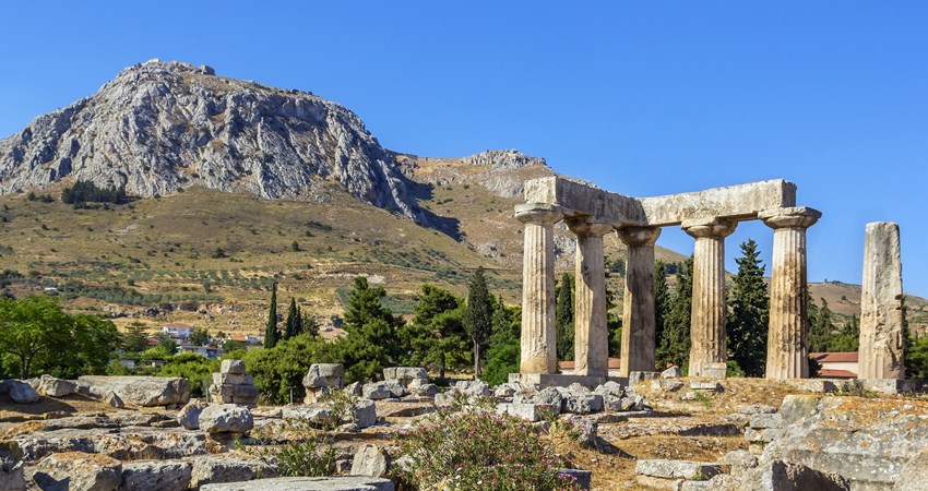 El Templo de Apolo en la Antigua Corinto, una visita imprescindible para conocer la Grecia clásica.