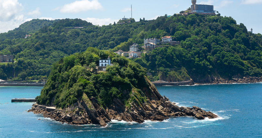 The Igueldo lighthouse in San Sebastián is one of the most beautiful in Spain 