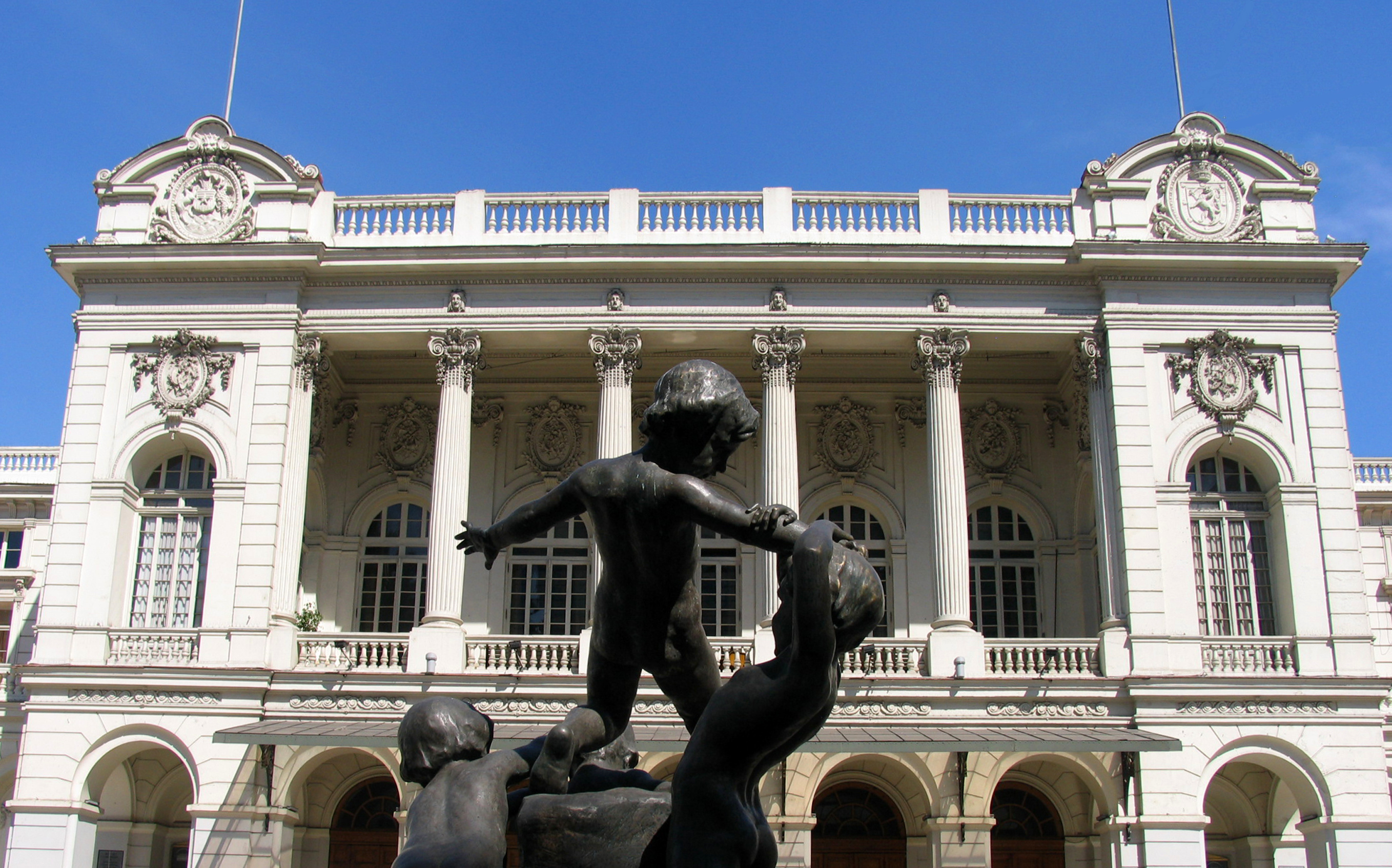 The Teatro Municipal de Santiago in Chile is the country’s oldest cultural centre.