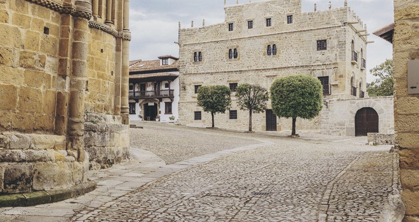 Santillana del Mar, en Cantabria, es uno de los pueblos más bonitos de España.