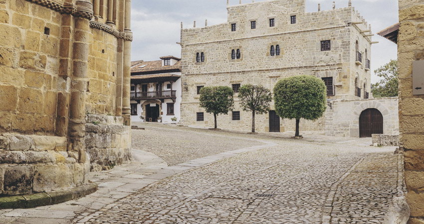 Santillana del Mar, en Cantabria, es uno de los pueblos más bonitos de España.