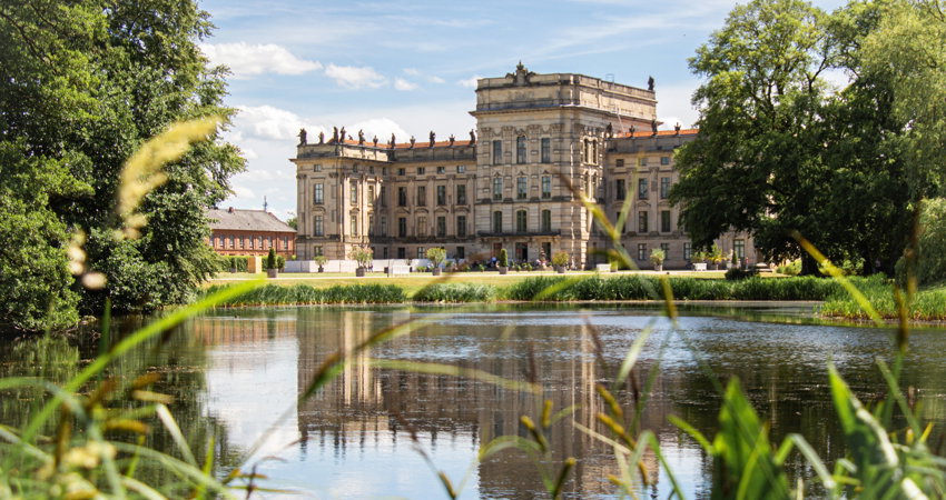 El palacio de Ludwigslust está a poco más de una hora de Hamburgo en coche y es una parada obligatoria en tu visita a la ciudad alemana.