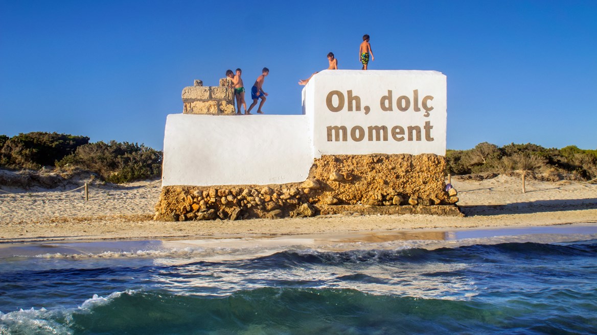 Paratges de Prau (“Landscapes of Peace”) is Boa Mistura’s project on the beaches of Es Trenc and Sa Rapita in Mallorca, for ART NIT CAMPOS.