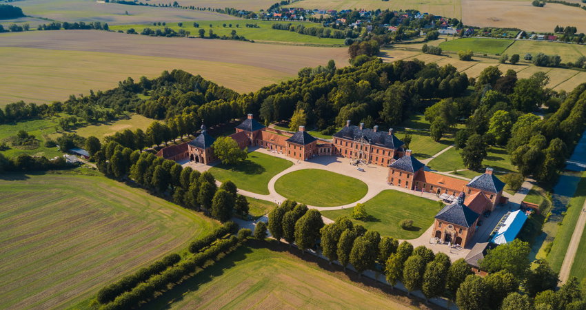 Don’t miss the idyllic Bothmer Castle, an architectural gem in the vicinity of Hamburg, Germany.