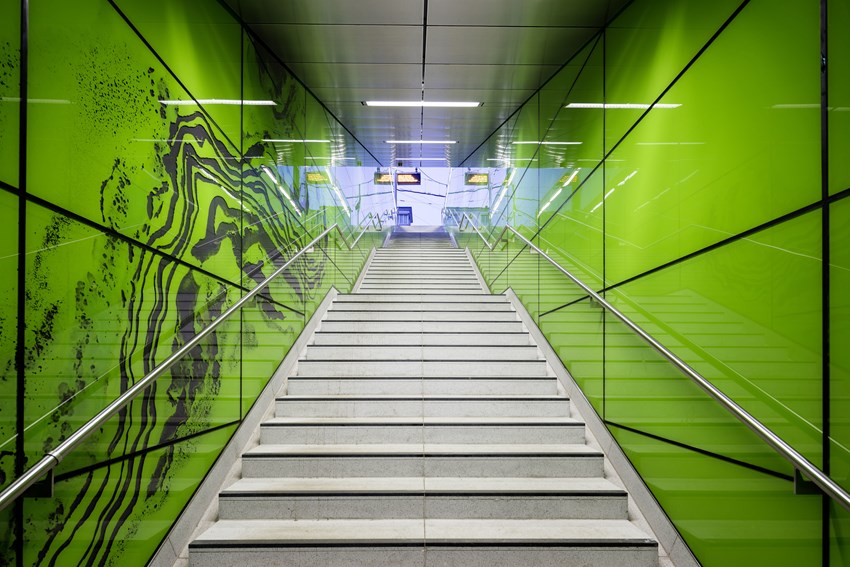 La obra de arte Achat, de Manuel Franke, en la estación de Graf-Adolf-Platz del metro de Düsseldorf.