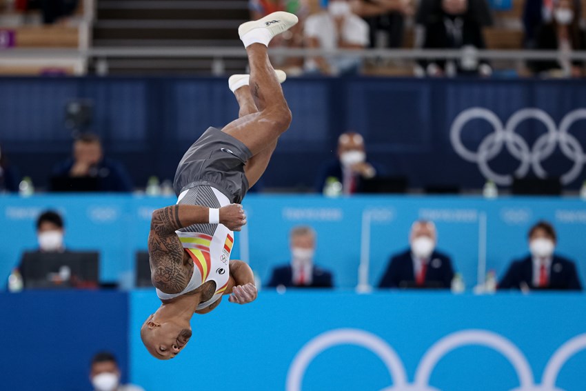 Entrevista a Ray Zapata, plata olímpica Tokyo 2020 en la prueba de suelo, en Iberia Plus magazine.