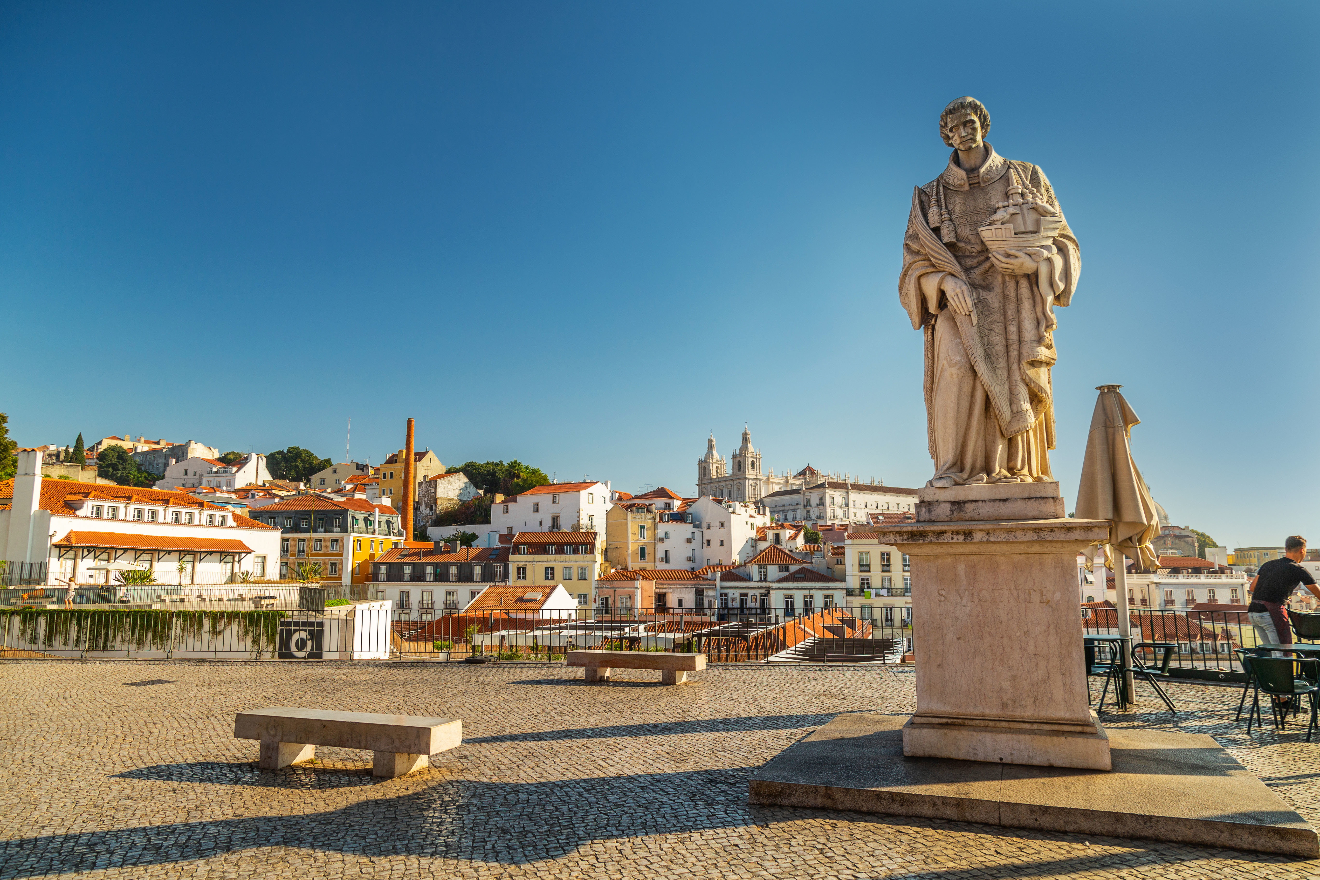 The viewpoint of Portas Do Sol is for many the one that offers the most iconic views of Lisbon.
