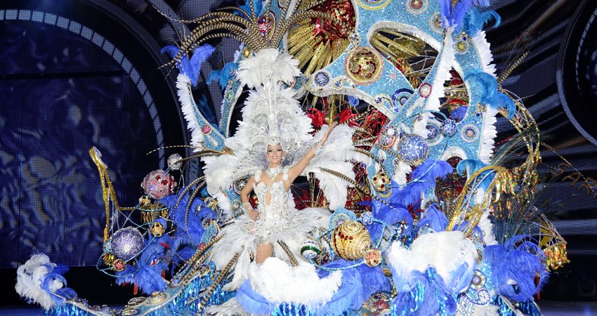 El Carnaval de Tenerife 2026, cuyo tema girará en torno a los Ritmos Latinos, se extenderá del 11 al 16 de febrero, con la Gala de Elección de la Reina el día 11 y el Gran Coso el día 16 / Imagen de Luciano de la Rosa:shutterstock