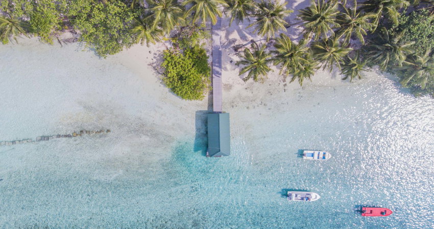 La isla local de Huraa, muy cerca de Male, es una de las mejores islas para visitar en Maldivas.