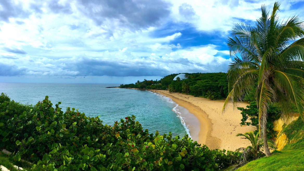 Playa de Domes, en Rincón, es una de las mejores playas de Puerto Rico