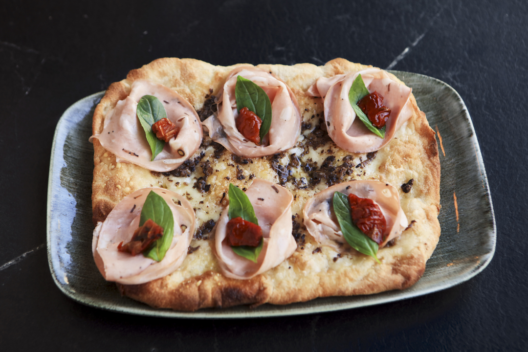 Truffle mozzarella pizza from Peppe Fusco