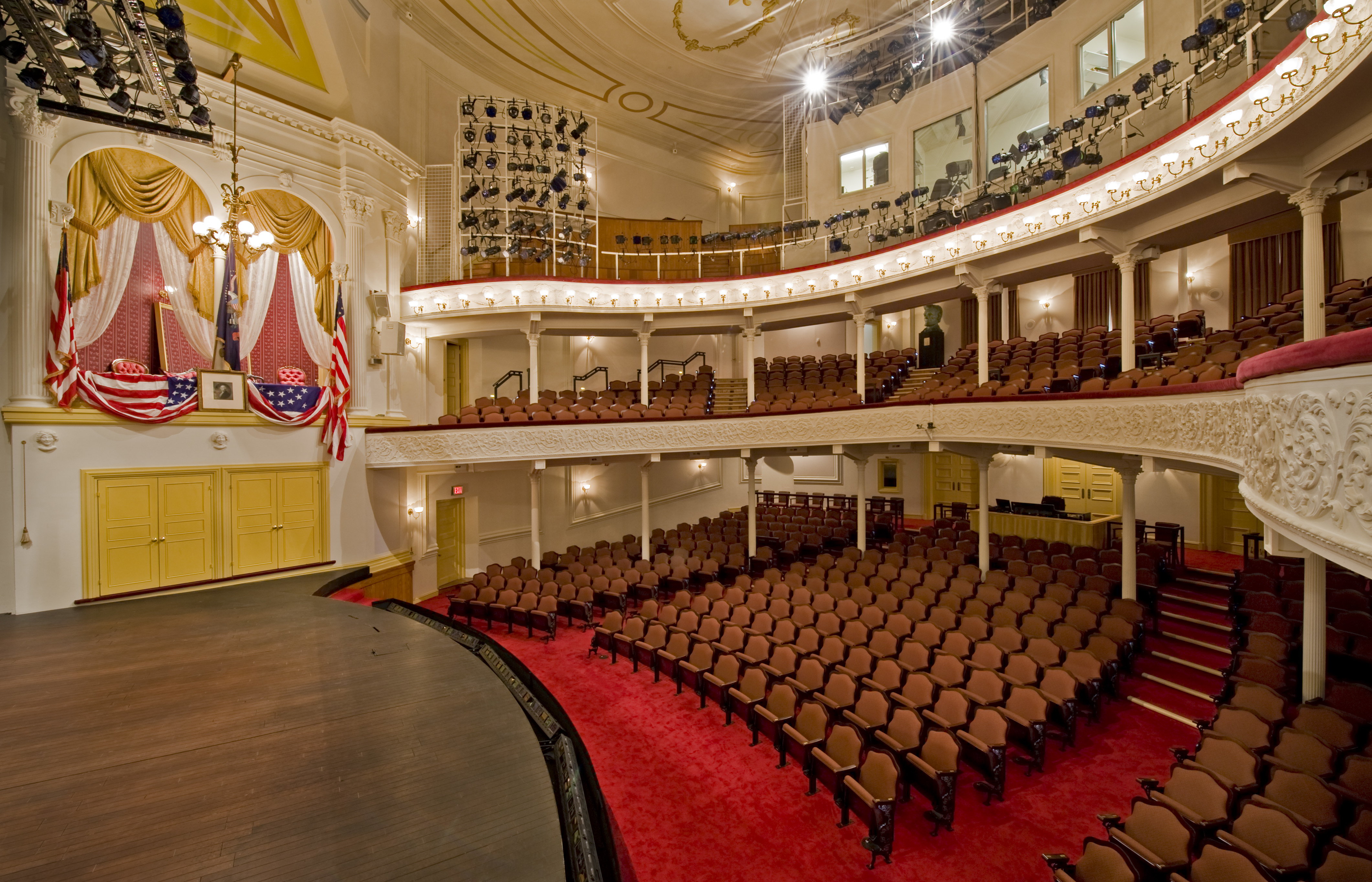 Vista desde el escenario del palco presidencial en el Teatro Ford 