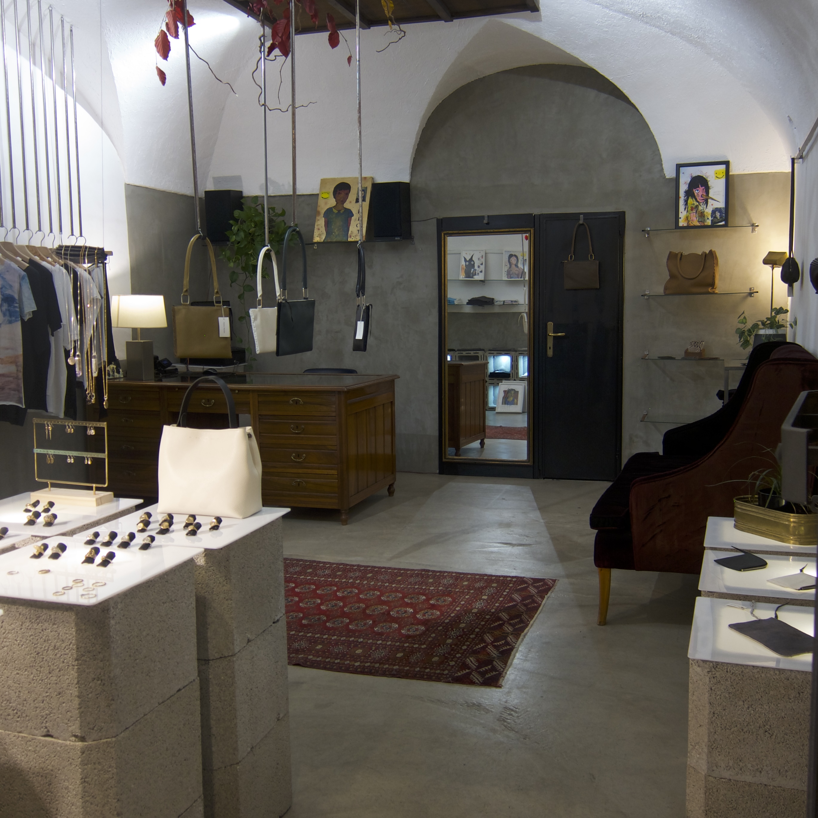 View of the interior of Marloes Mandaat's atelier, where her jewellery and handbag designs stand out alongside the couturier's artistic collaborations in a space where the robust architecture of the neighbourhood blends with industrial touches.