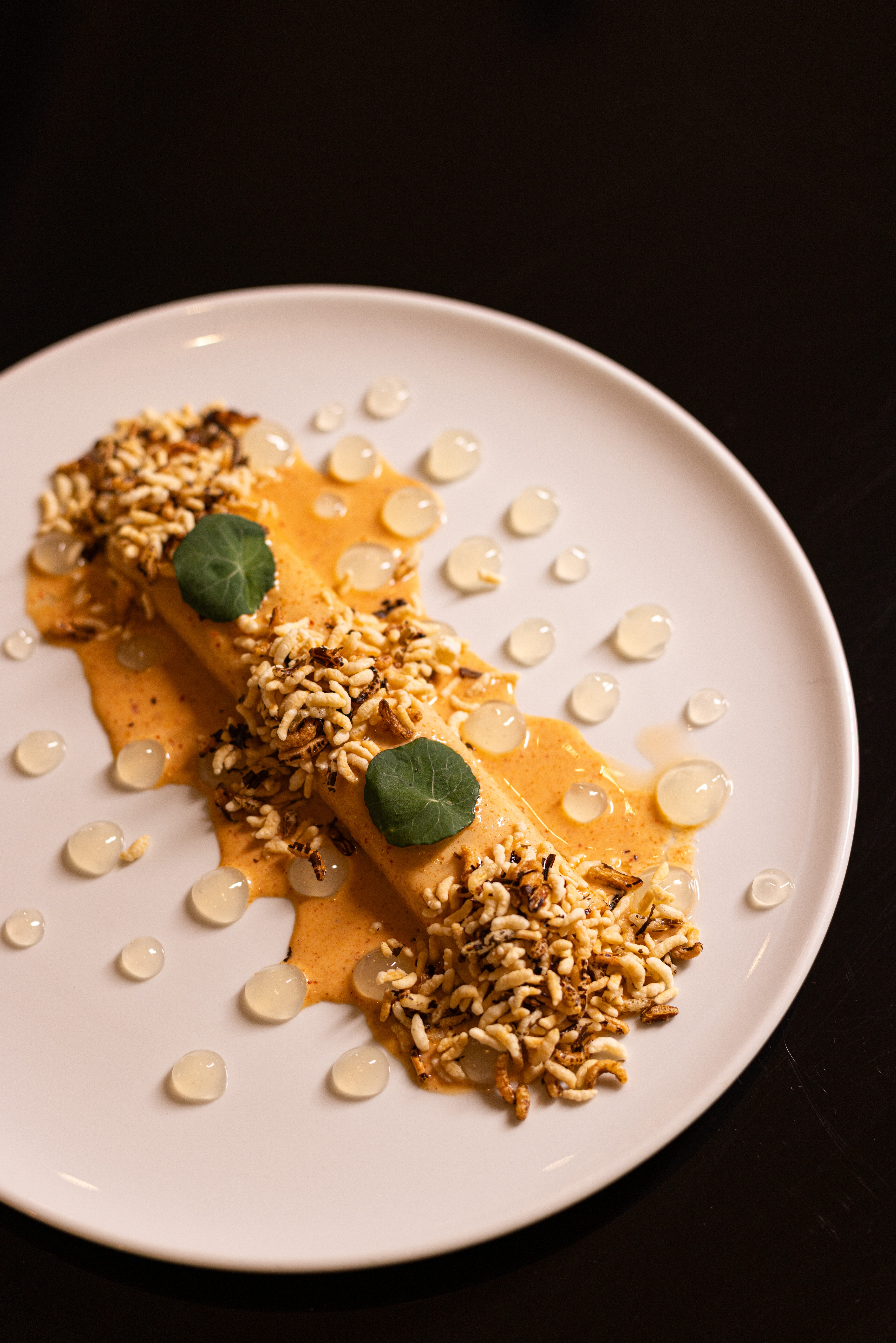 Presentation of one of the Iroko recipes based on rice in yellow tones