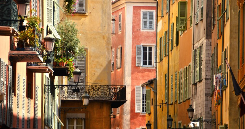 The streets of Nice, with their red and yellow façades 