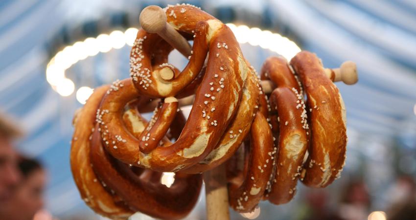 Pretzels at Oktoberfest © München Tourismus, Tommy Loesch
