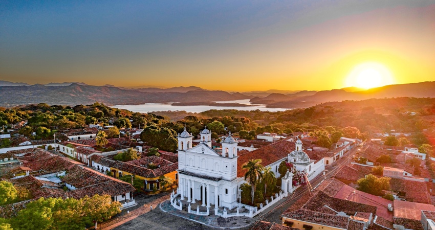 Suchitoto is the ideal place to start exploring Volcanoes National Park.