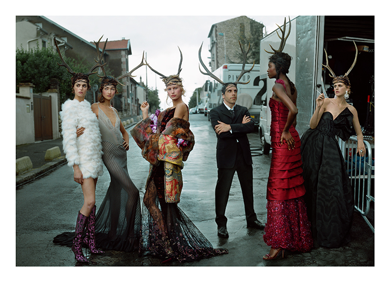 Ben Stiller, Jacquetta Wheeler, Ai Tominaga, Karolina Kurkova, Oluchi Onweagba, and Stella Tennant, 'Paris', 2001. © Annie Leibovitz 