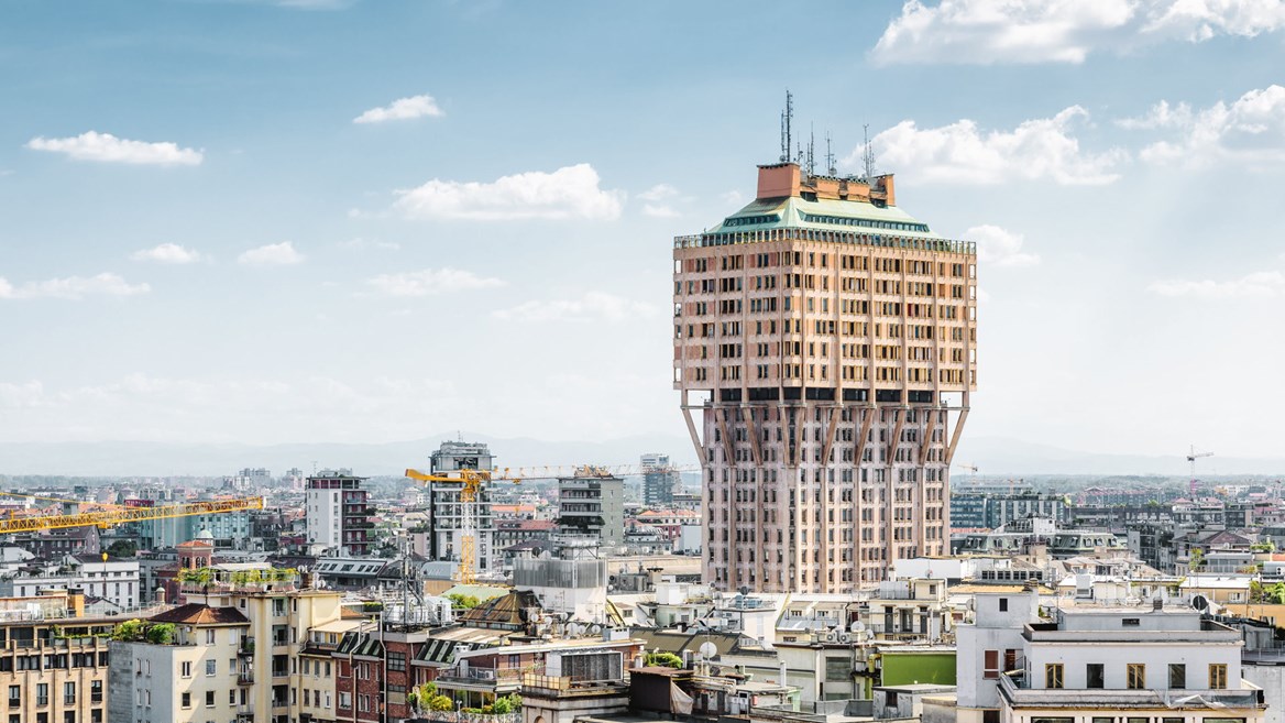 La Torre Velasca de Milán, de 106 metros, se caracteriza por su forma de seta